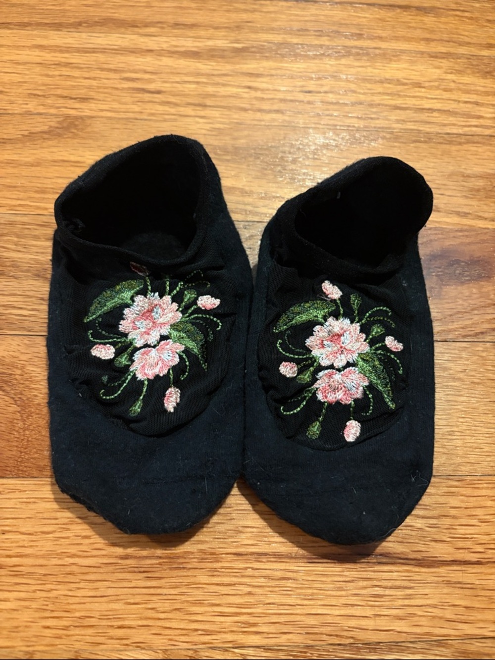 Black Floral Embroidered Slip-On Women's Lounge Socks